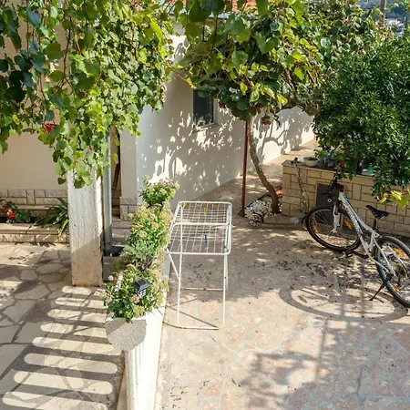 Twin 5953a Guest house